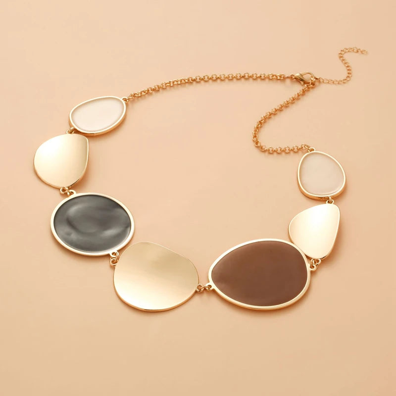 Vintage Exaggerated Round Pendant Choker Necklaces for Women Boho Golden Chains Big Wafer Dangle Statement Necklace Fine Jewelry