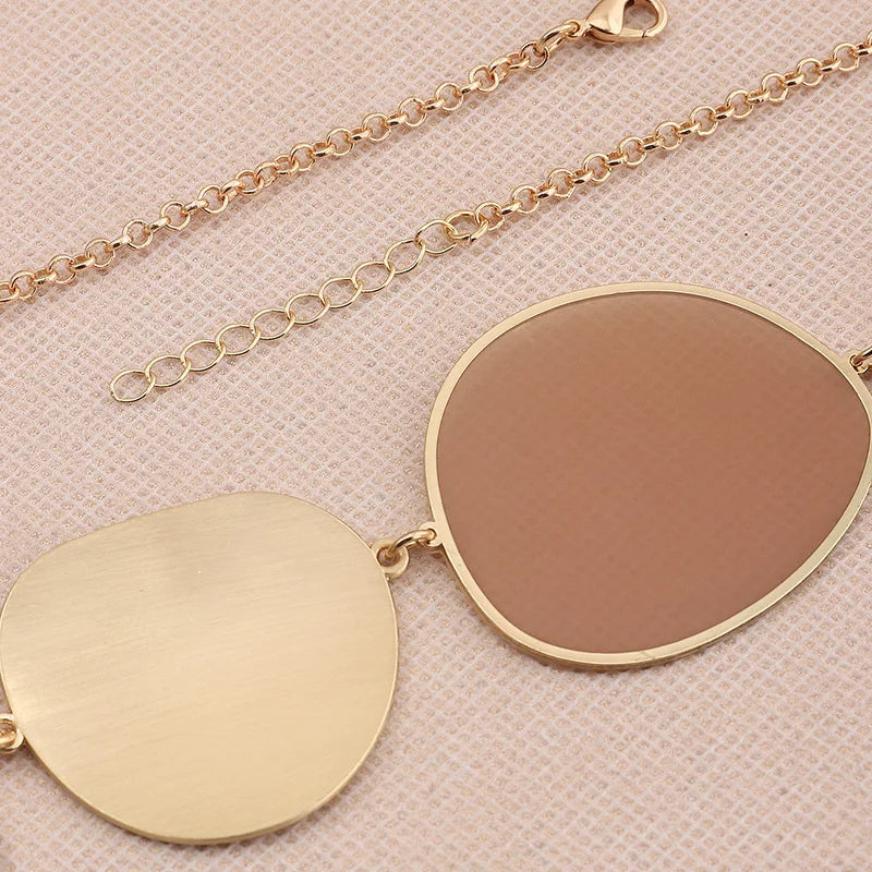 Vintage Exaggerated Round Pendant Choker Necklaces for Women Boho Golden Chains Big Wafer Dangle Statement Necklace Fine Jewelry