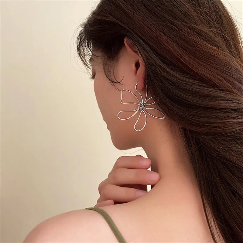 YANGLIUJIA Metal Flower Earrings European American Style Personality, Fashion Big Earrings Girl Travel Wedding Accessories