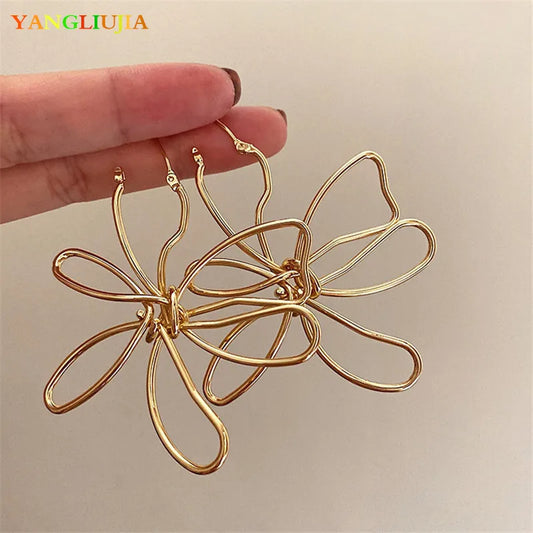 YANGLIUJIA Metal Flower Earrings European American Style Personality, Fashion Big Earrings Girl Travel Wedding Accessories